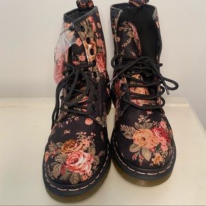 De. Martens women 1460 victorian floral bo…